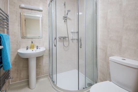 Double or Twin Room | Bathroom shower