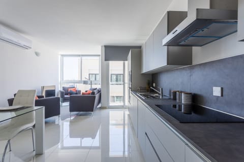 City Apartment, 3 Bedrooms (4055) (Emms 2) | Private kitchen | Full-size fridge, microwave, oven, stovetop