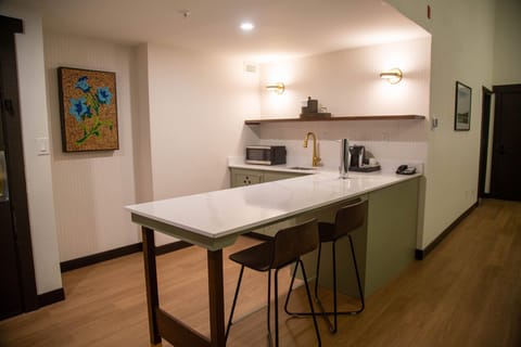 Suite, 1 King Bed, Non Smoking (Garden View, Wet Bar) | Individually furnished, desk, laptop workspace, blackout drapes