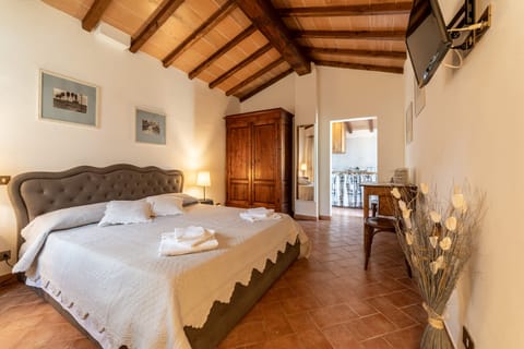 Room (Pozzo) | Individually decorated, individually furnished, desk, laptop workspace