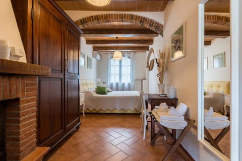 Room (Caminetto) | Individually decorated, individually furnished, desk, laptop workspace