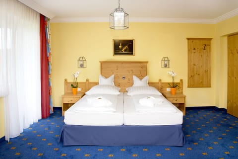 Standard Double Room, Private Bathroom | In-room safe, bed sheets