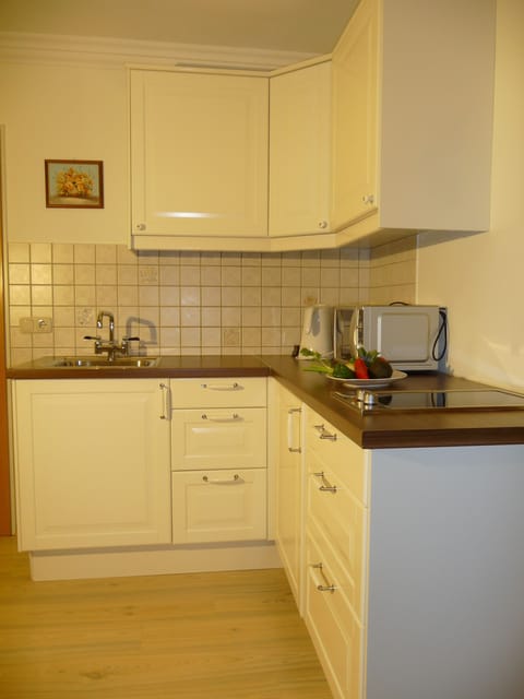 Standard Apartment, Private Bathroom (mit Balkon) | Private kitchen