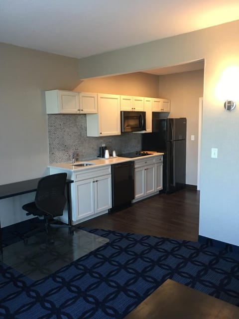 Mini-fridge, coffee/tea maker