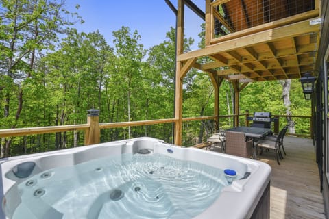 Cabin, 4 Bedrooms | BBQ/picnic area