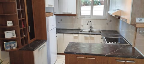 Duplex | Private kitchen | Fridge, oven, stovetop, espresso maker