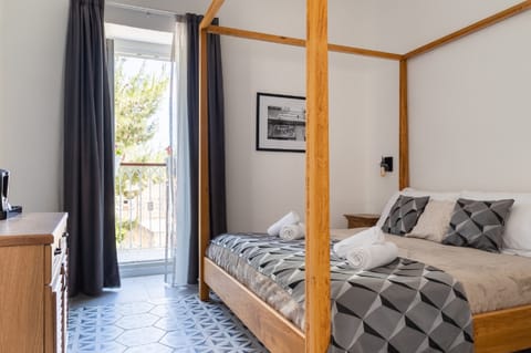 Deluxe Double Room | In-room safe, iron/ironing board, free cribs/infant beds, free WiFi