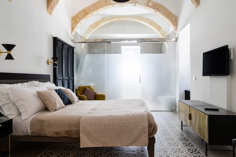 Deluxe Double Room | In-room safe, iron/ironing board, free cribs/infant beds, free WiFi