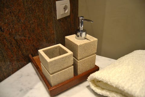 Suite, Multiple Beds, Hill View (Verde) | Bathroom amenities | Shower, free toiletries, hair dryer, bidet