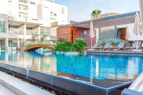 Outdoor pool, pool umbrellas, sun loungers