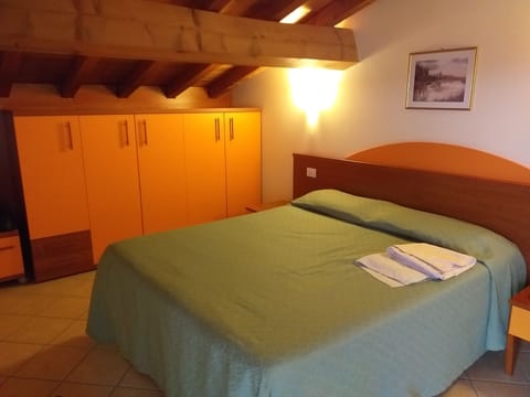 Deluxe Double Room | Bed sheets, wheelchair access