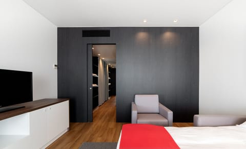 Junior Suite, Mountain View | Minibar, in-room safe, desk, soundproofing