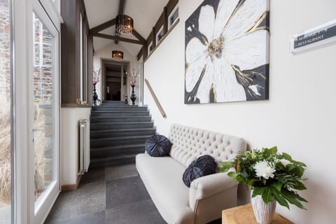 Check-in/check-out kiosk