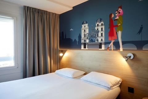 Superior Room, 1 Queen Bed | 1 bedroom, iron/ironing board, free WiFi, bed sheets