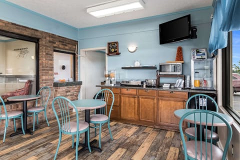 Free daily on-the-go breakfast