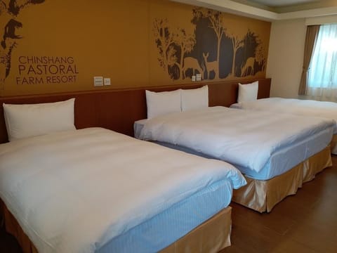 Deluxe Quadruple Room | Blackout drapes, free WiFi, bed sheets