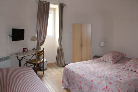 Comfort Room, Multiple Beds, City View | Individually decorated, blackout drapes, free WiFi, bed sheets