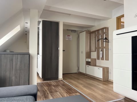 Family Room | Desk, free WiFi, bed sheets