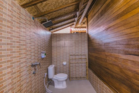 Basic Triple Room | Bathroom | Shower, free toiletries, towels, soap