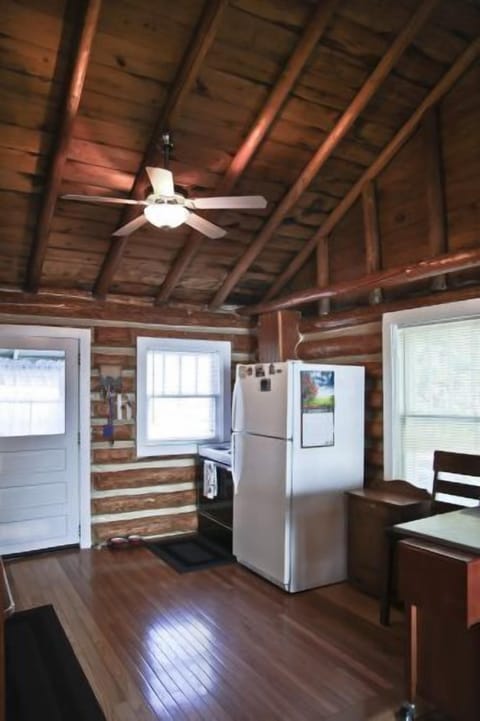 Cabin, 2 Bedrooms | Private kitchen | Fridge, oven, coffee/tea maker, toaster