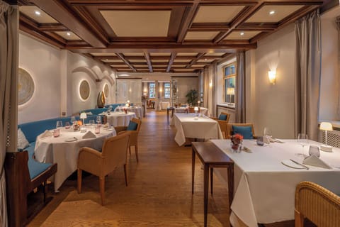 2 restaurants, lunch, dinner served; German cuisine