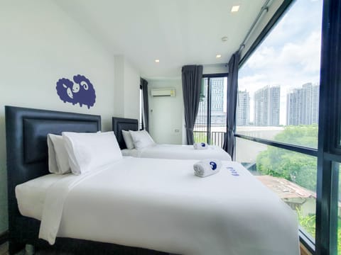2 Bedrooms Family Suite (King + Twin) | Desk, blackout drapes, free WiFi, bed sheets