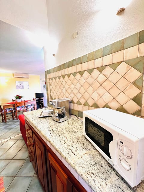 Apartment, 3 Bedrooms | Private kitchenette | Full-size fridge, microwave, oven, stovetop