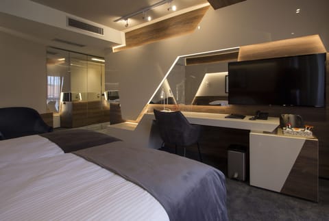 Deluxe Double or Twin Room, Balcony | Frette Italian sheets, premium bedding, pillowtop beds, minibar