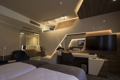 Deluxe Double or Twin Room, Multiple Beds | Frette Italian sheets, premium bedding, pillowtop beds, minibar