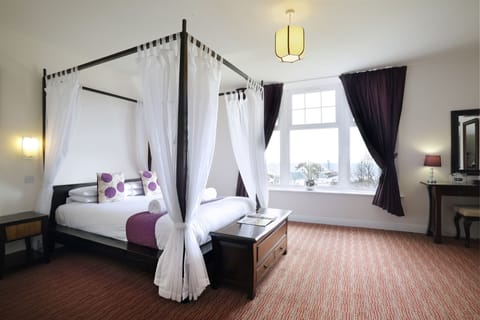 Signature Room | In-room safe, desk, blackout drapes, iron/ironing board