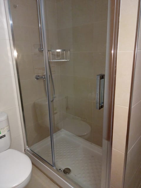 Triple Room | Bathroom | Deep soaking tub, towels
