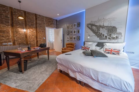Premium bedding, pillowtop beds, minibar, soundproofing