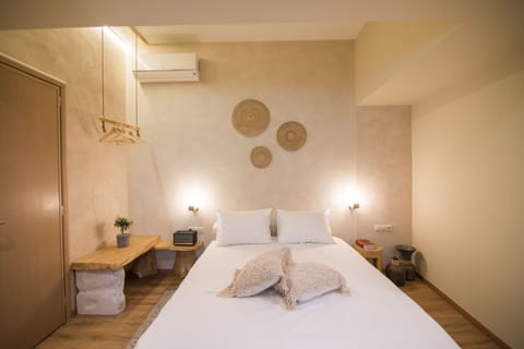 Double Room, Terrace (Luna) | Desk, soundproofing, free cribs/infant beds, free WiFi