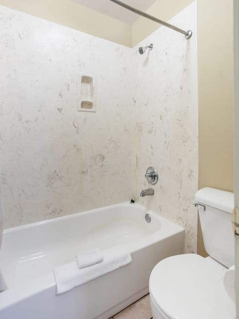 Free toiletries, towels, soap, toilet paper