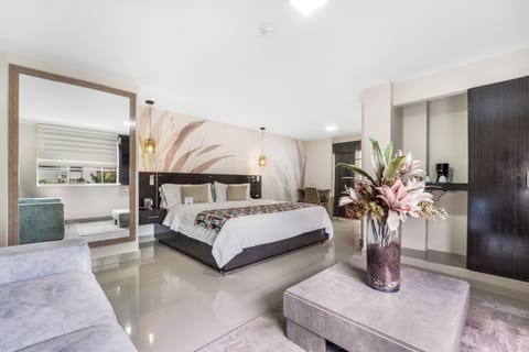 Junior Suite, 1 King Bed, Balcony | Minibar, in-room safe, desk, blackout drapes