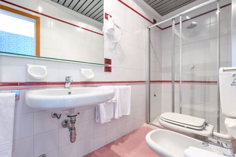 Superior Double Room, Balcony, Lake View | Bathroom | Shower, free toiletries, hair dryer, bathrobes