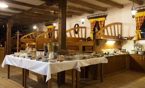 Free daily buffet breakfast