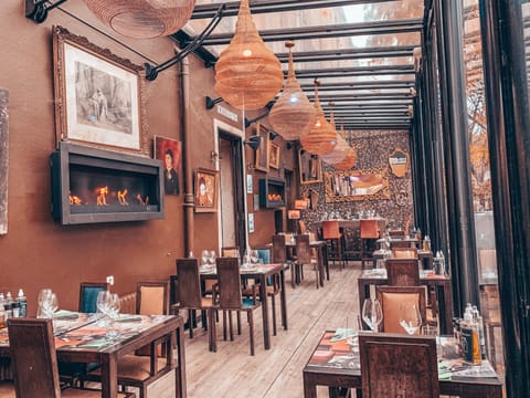 Lunch and dinner served