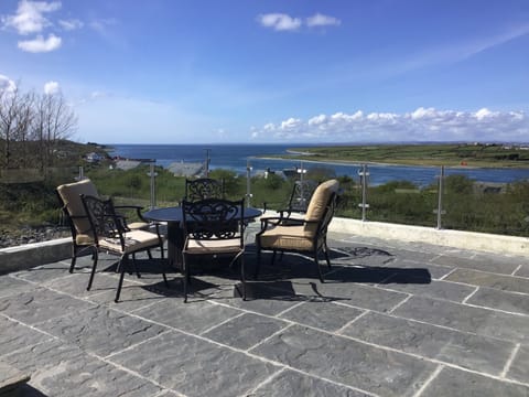 House | Terrace/patio