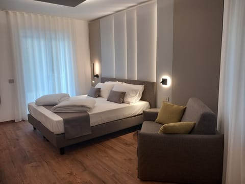 Deluxe Double or Twin Room, 1 Bedroom, Terrace, Lake View | Down comforters, in-room safe, desk, blackout drapes