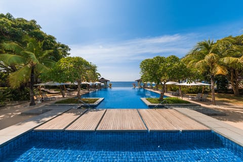 Outdoor pool, pool umbrellas, sun loungers