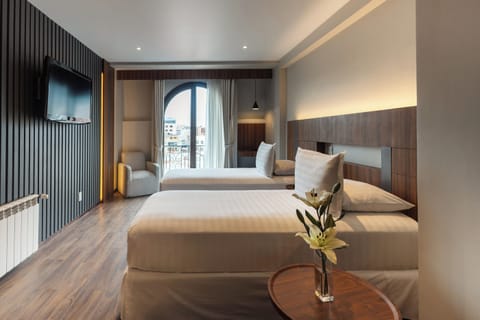 Deluxe Studio Suite | Premium bedding, memory foam beds, in-room safe, laptop workspace