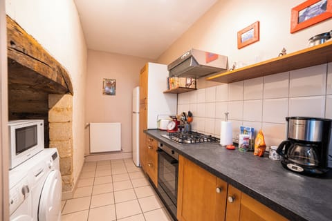 House, 4 Bedrooms | Private kitchen | Coffee/tea maker, electric kettle