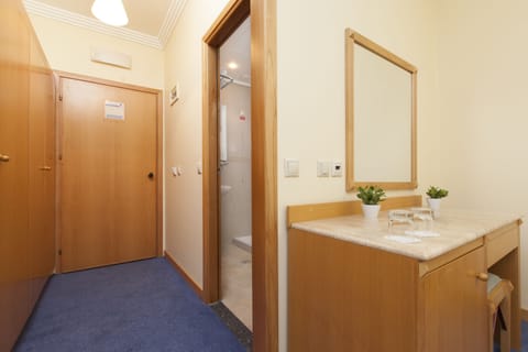 Premium bedding, minibar, desk, blackout drapes