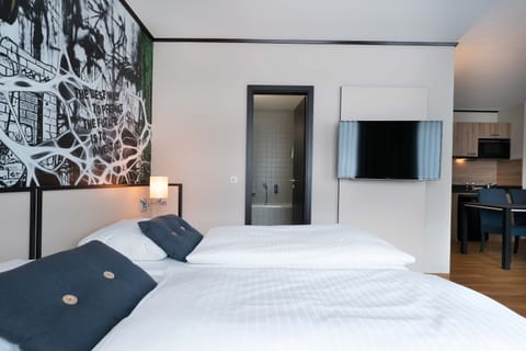 Apartment | Hypo-allergenic bedding, in-room safe, desk, laptop workspace