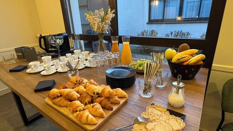 Daily buffet breakfast for a fee