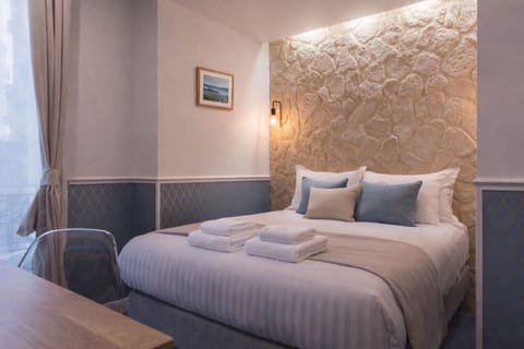 Premium bedding, individually decorated, individually furnished, desk