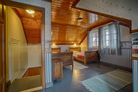 Rorbu Suite | Individually decorated, individually furnished, blackout drapes