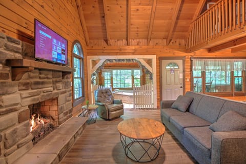 Wild Rose Cabin | Living area | Fireplace