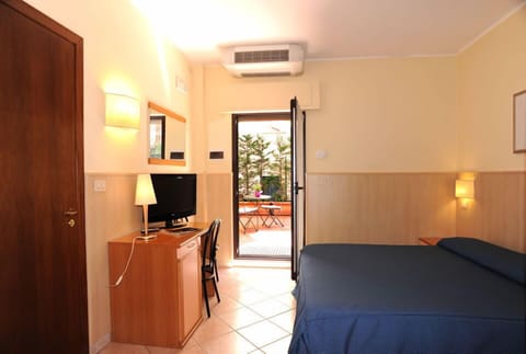 Double Room | Minibar, desk, laptop workspace, free WiFi